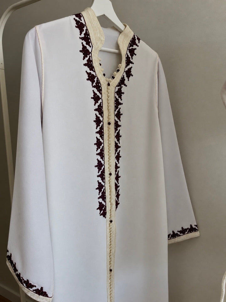 Caftan blanc brodée Fushia