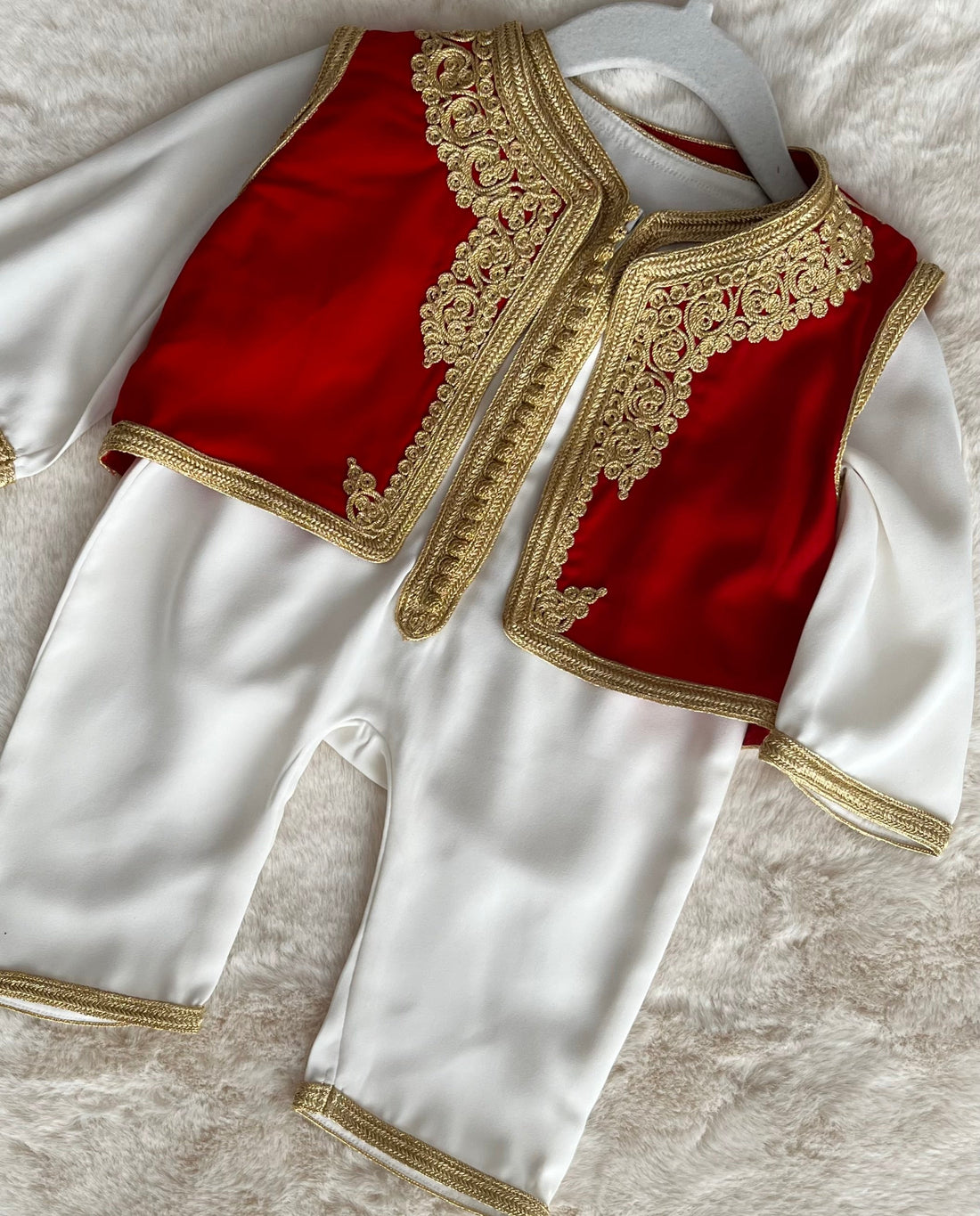 Grenouillère tahara à gilet rouge