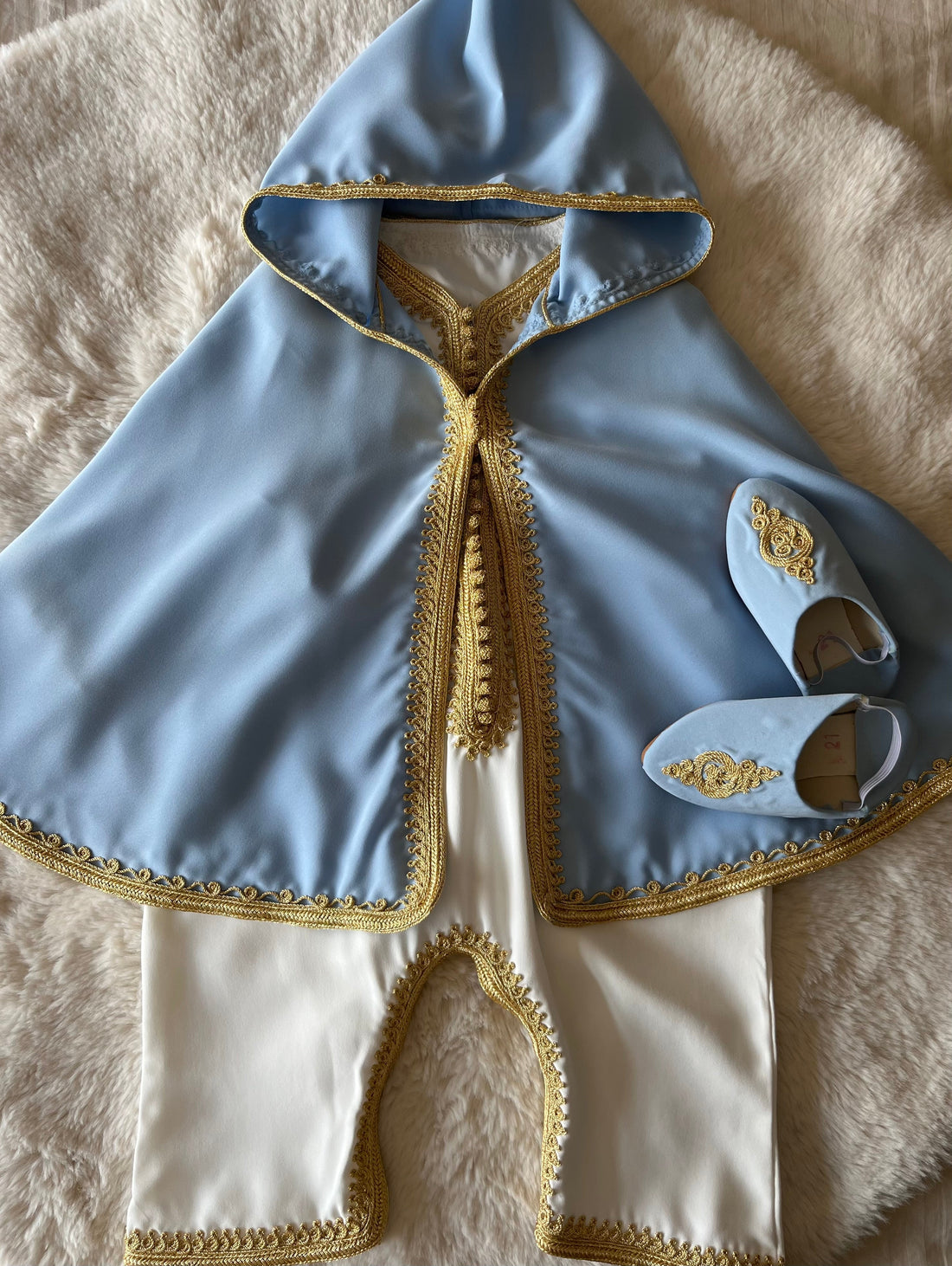 Pack grenouillère à cape & babouches assortis