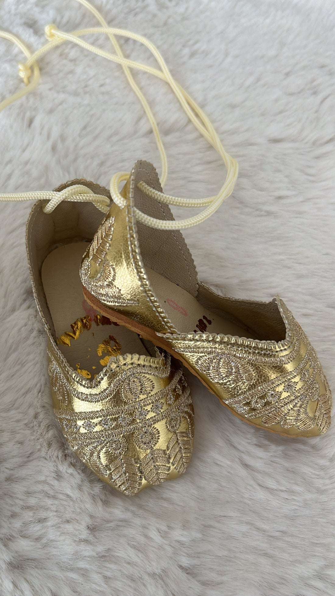 Ballerines doré à lacets