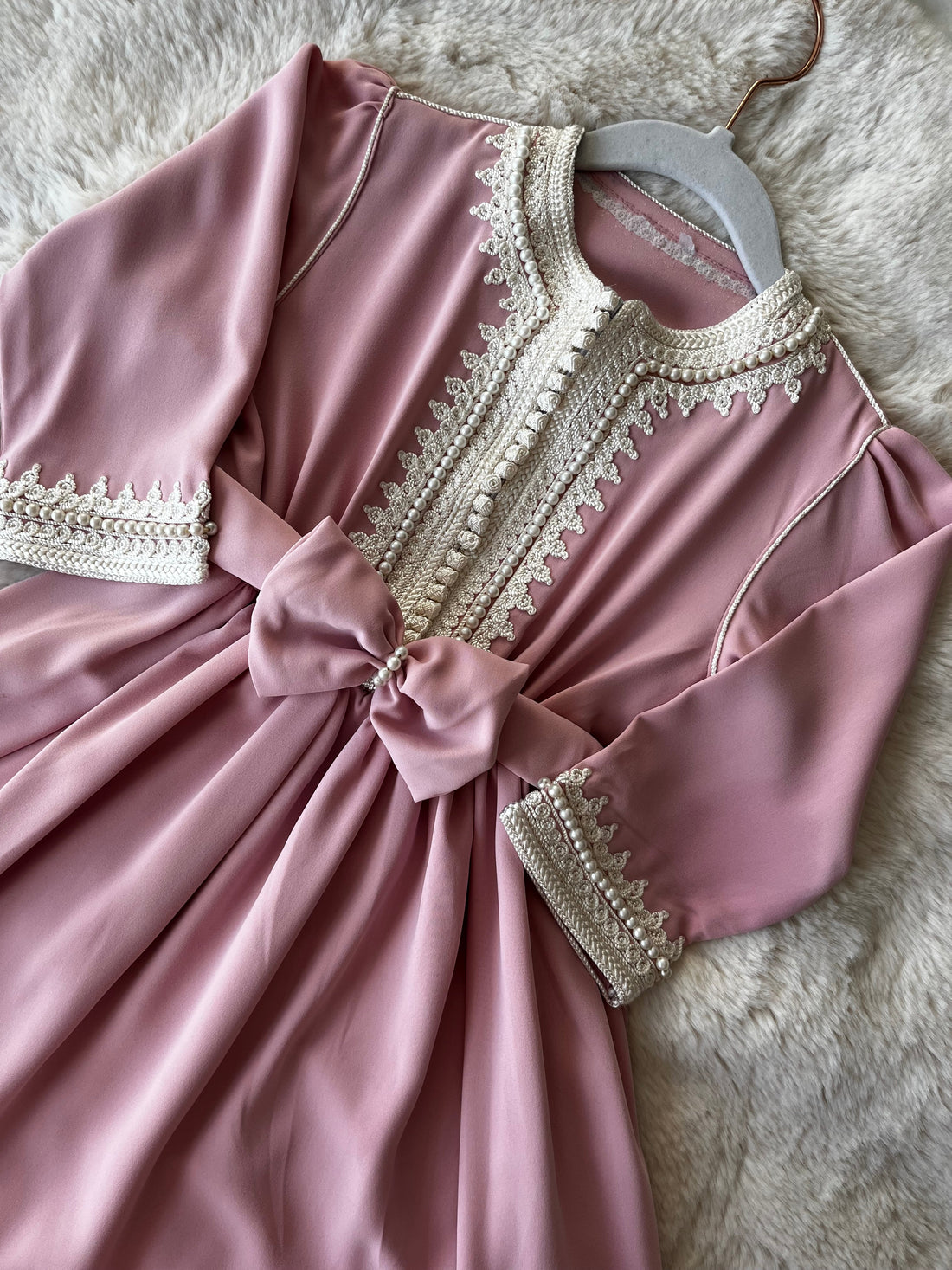 Caftan robe Éden rose perlée