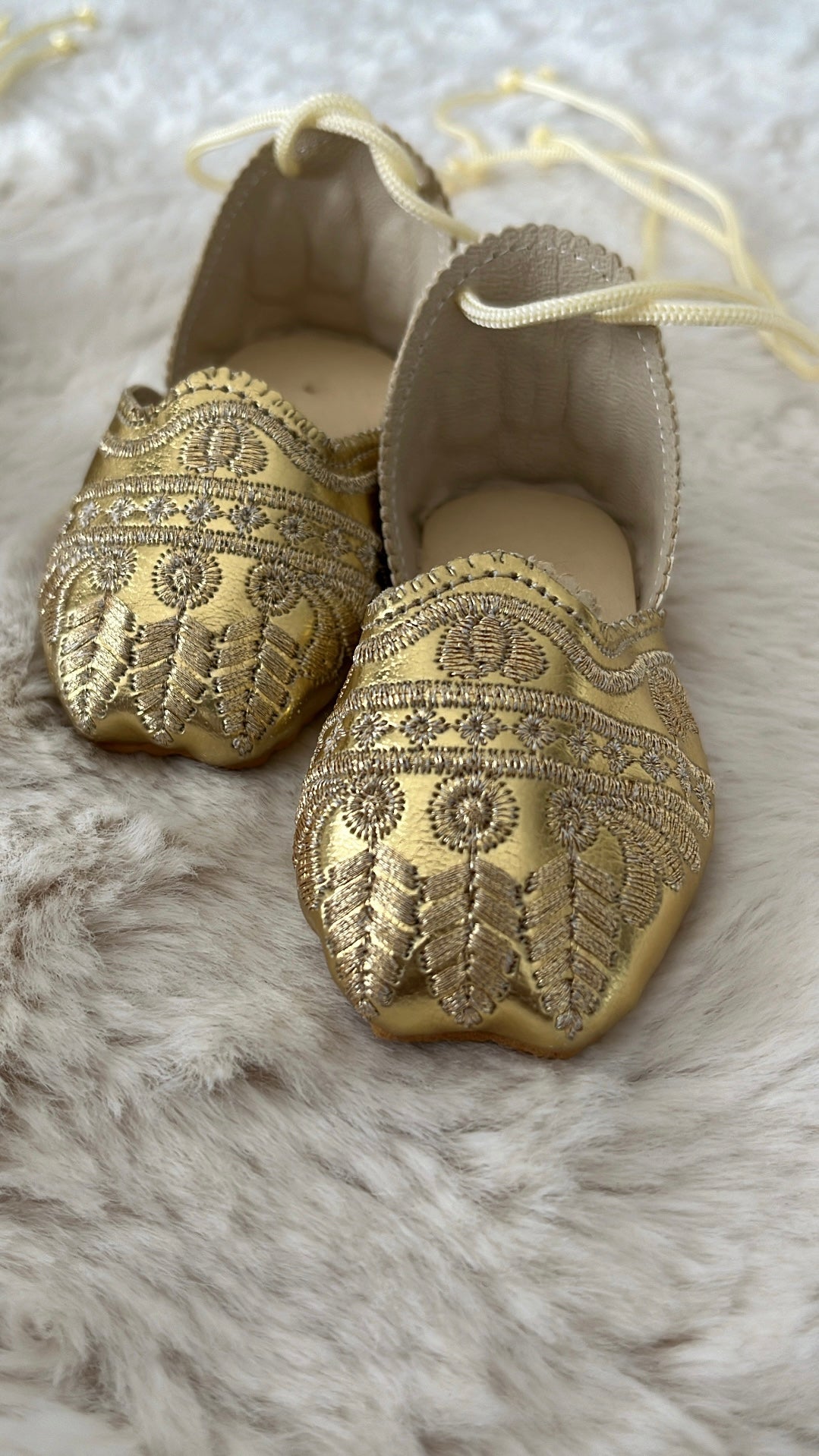 Ballerines doré à lacets
