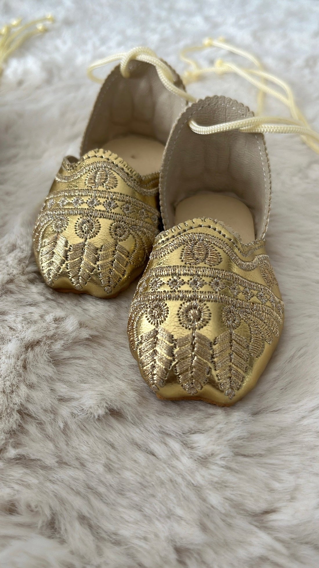 Ballerines doré à lacets