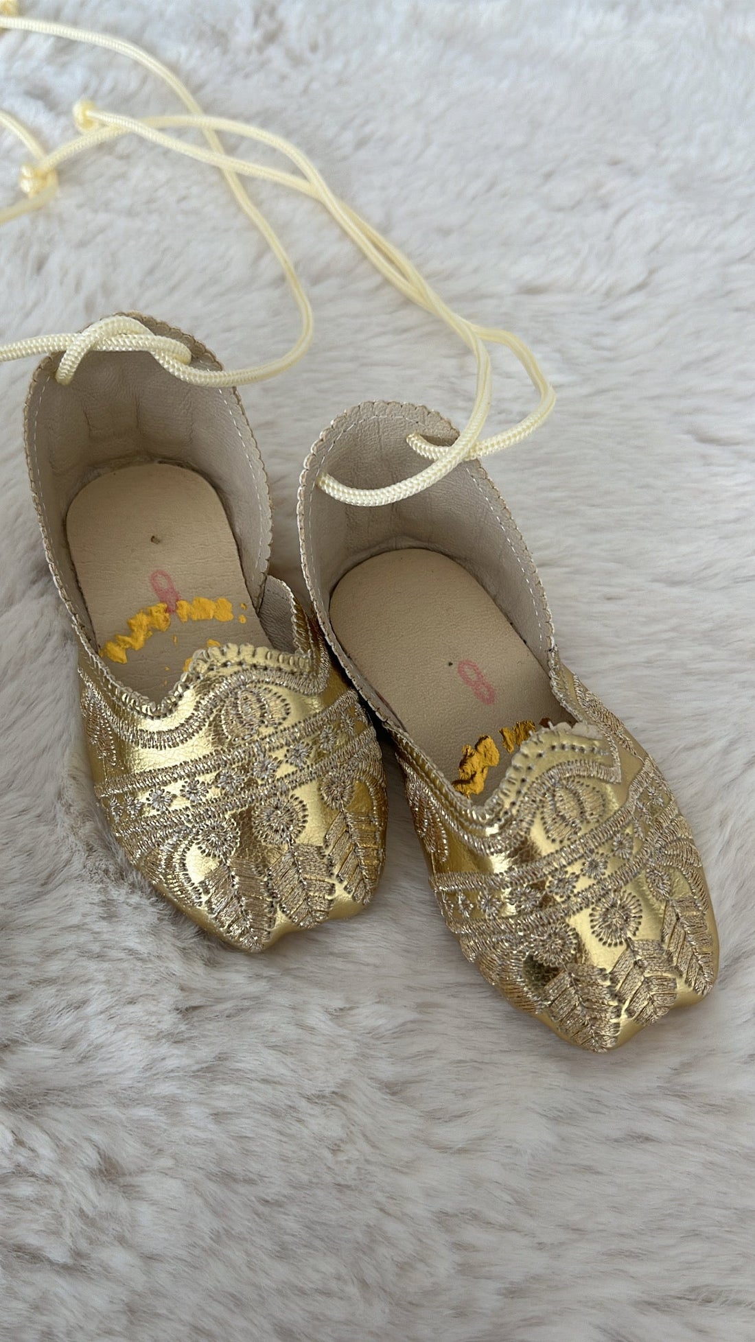 Ballerines doré à lacets